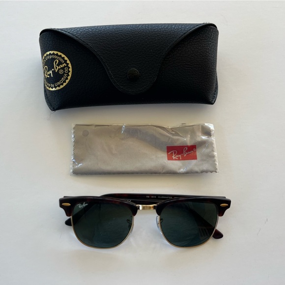 New Ray-Ban Clubmaster Classic, Polished Red Havana - Picture 2 of 6